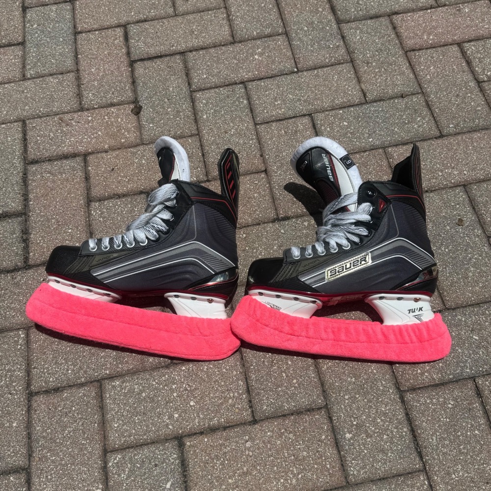 Bauer Vapor X600 Hockey Skates 6D Shoe 7.5 Zuca Rolling Bag and Blade Soakers
